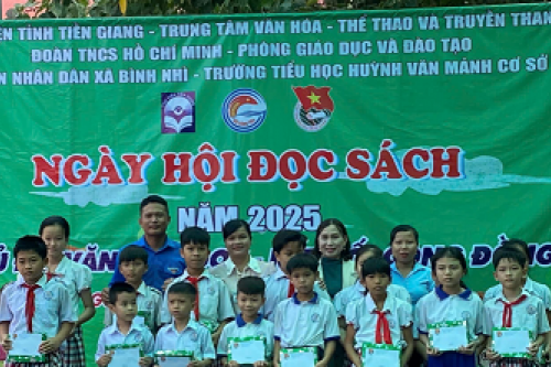Ngày Hội đọc sách tại trường tiểu học Huỳnh Văn Mảnh cơ sở 2, xã Bình Nhì, huyện Gò Công Tây 